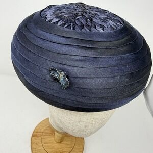 Vintage 1960s Navy Pillbox Hat Raffia Silk Faille Size 22 Jackie O‎ Style